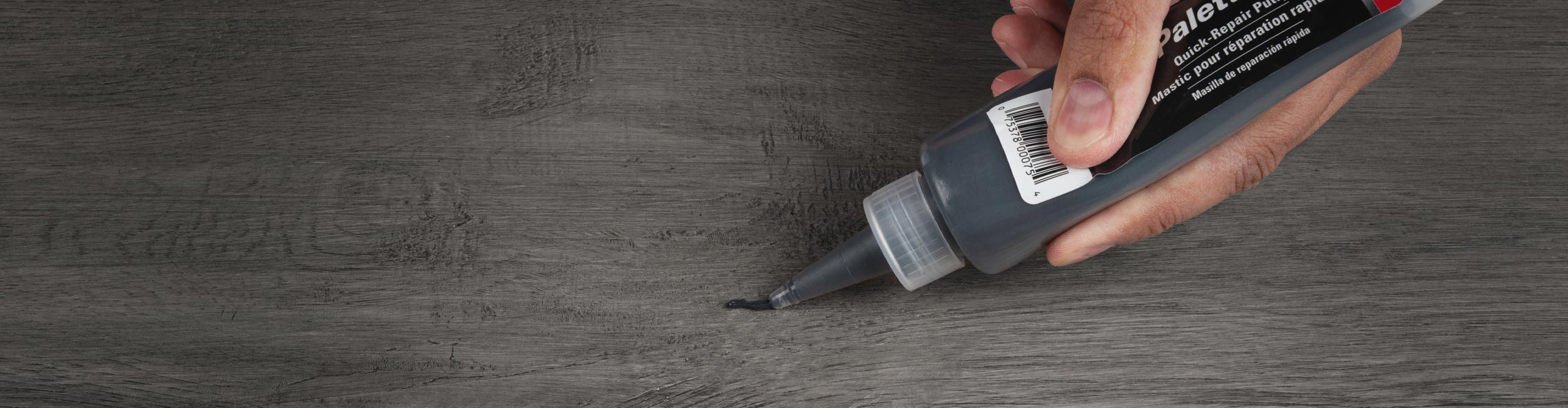 ROBERTS Palette Quick-Repair Putty being applied to a wood floor