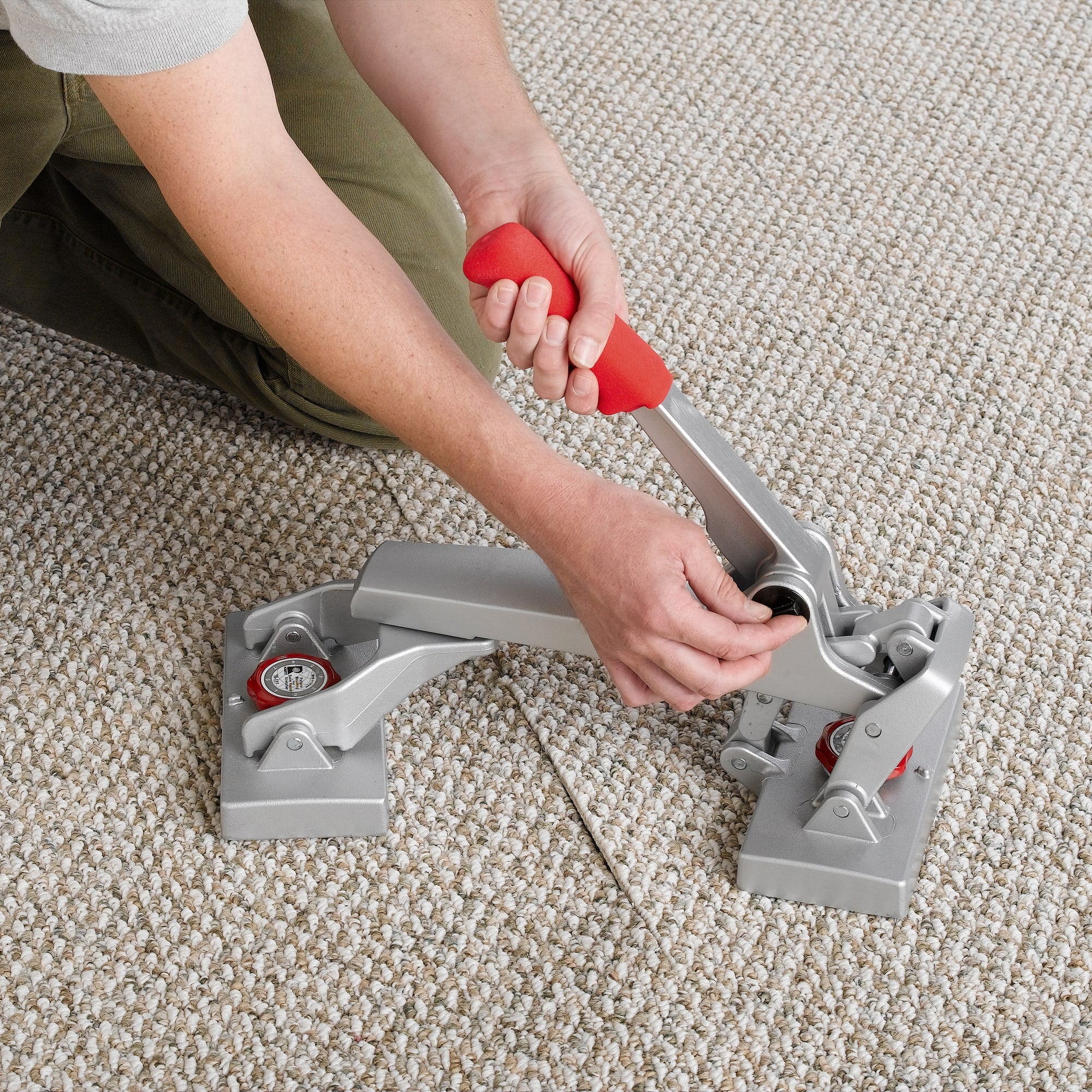 Compact Carpet Stretcher for Pattern Matching & Seam Repair - 3