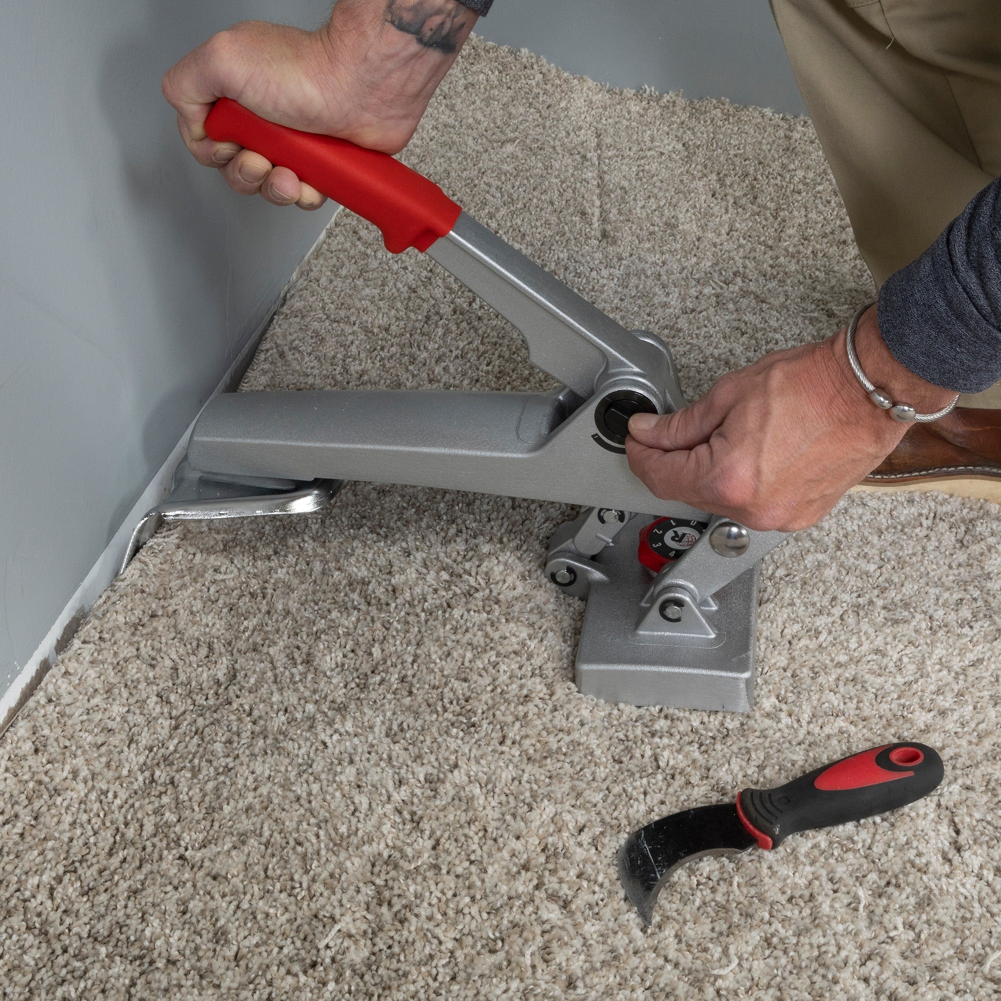 Compact Carpet Stretcher for Pattern Matching & Seam Repair - 6